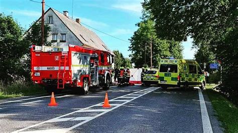 tragická nehoda dnes varnsdorf|U Varnsdorfu se vážně zranil motorkář. Oživovali ho。